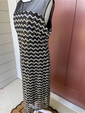 Elegant Black with Gold Sequin Lace Chevron Midi Dress Size 14.